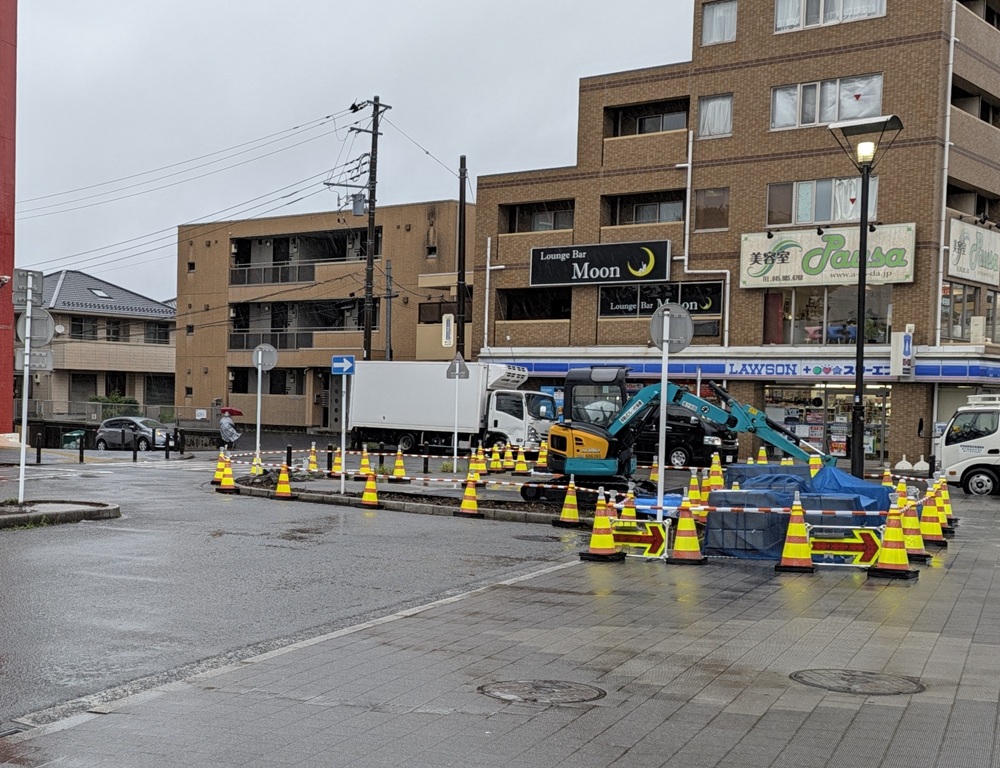 十日市場北口の工事現場